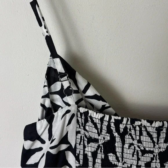 J. Crew factory black and white floral print with keyhole front size 6P - Picture 9 of 11